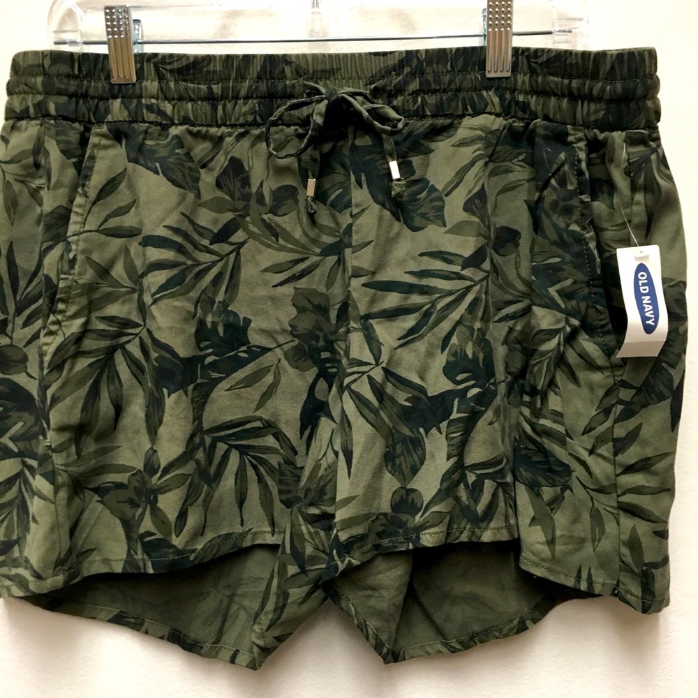 Old Navy Leaf Pattern Shorts Large Green 100% Lyocell Pockets NEW